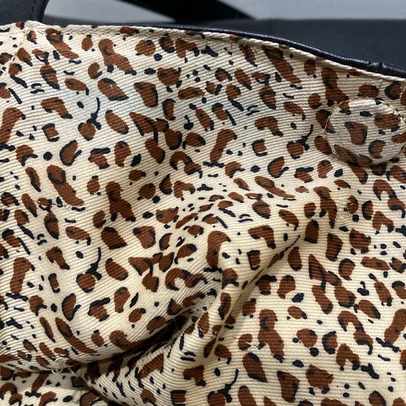 ILI New York Black Leather Drawstring Tote - Picture 12 of 16